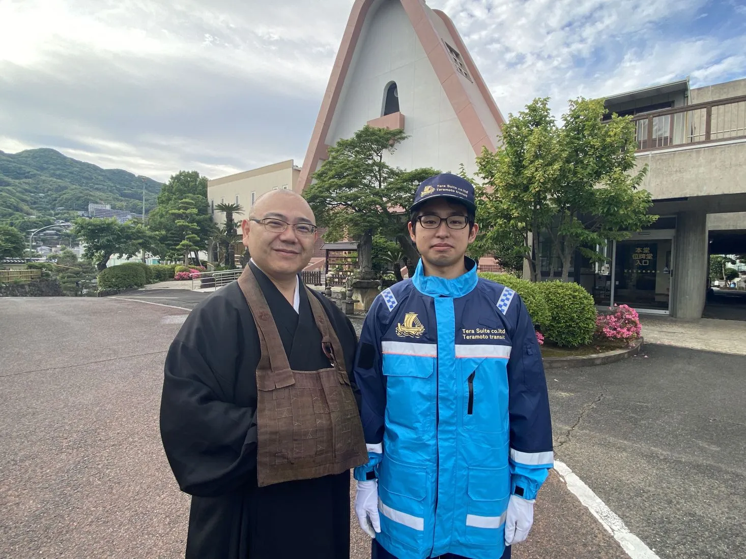 代表の男性とスタッフ二人