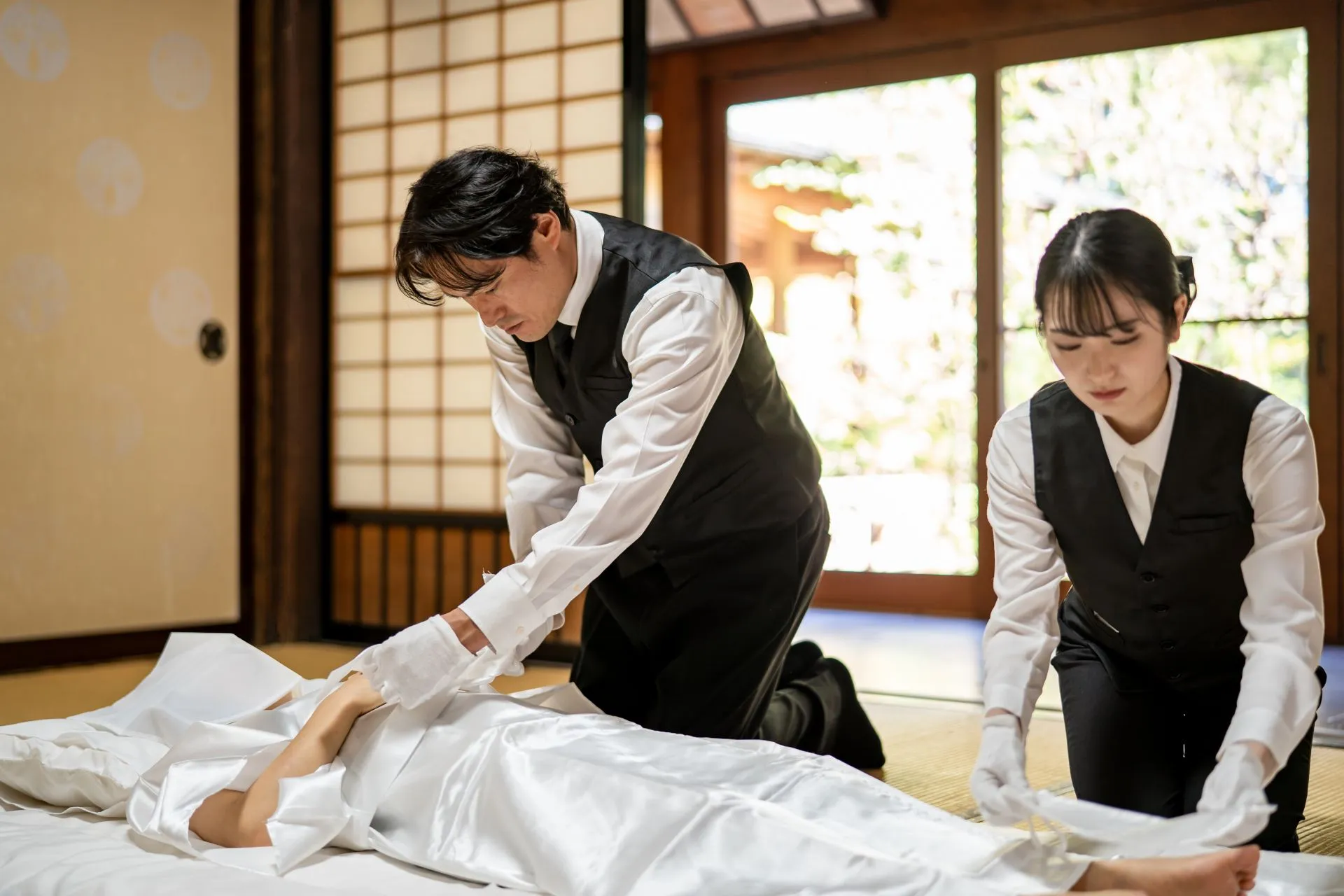 湯灌や納棺の儀を担当する人たち